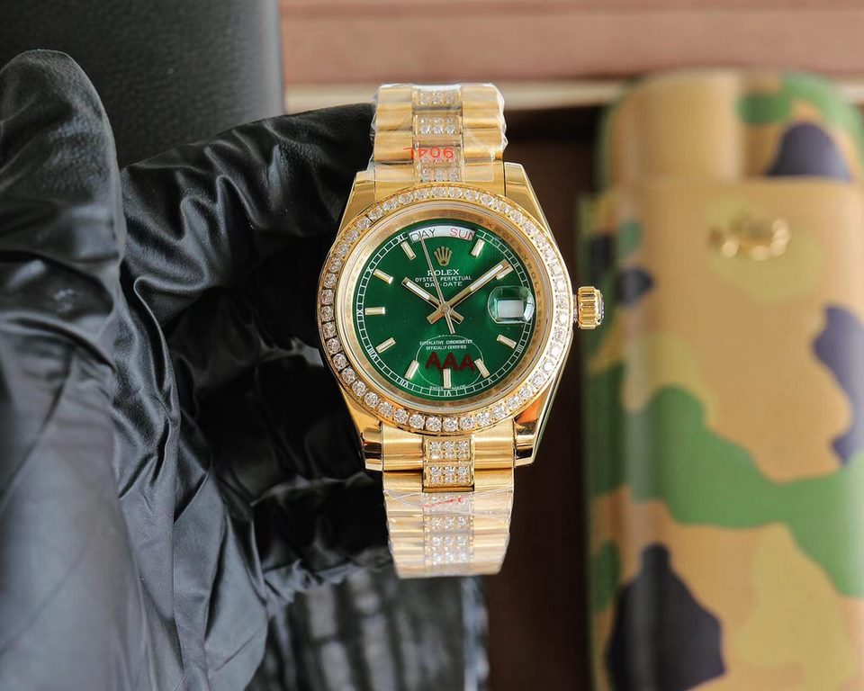 New products Rolex top plaything poisonous goods, do not like to hit the street watch water ghost you, he is definitely your soulmate. With Rolex's most classic submarine series water ghost as a prototype, after the ring