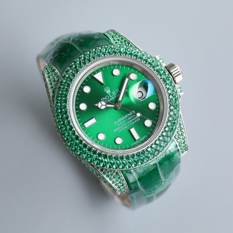 First time arrival, player poison, perfect restoration of the most expensive Rolex Full Sky watch ever made, the Submariner Pavé Diamond Special! The bezel, case, bracelet, and clasp are all densely set with the finest S