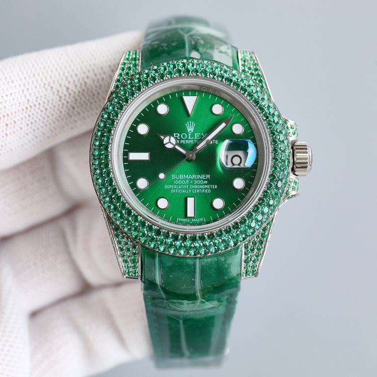 First time arrival, player poison, perfect restoration of the most expensive Rolex Full Sky watch ever made, the Submariner Pavé Diamond Special! The bezel, case, bracelet, and clasp are all densely set with the finest S