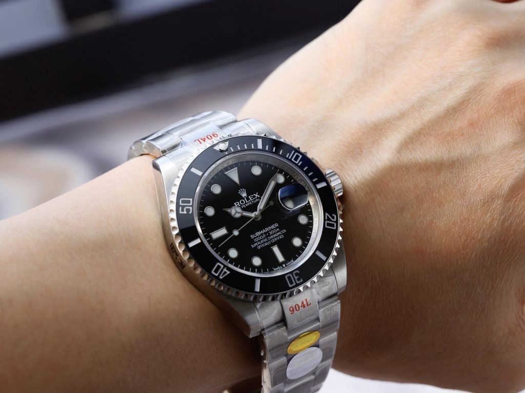 NF factory to strong production   Rolex new 41mm version of the water ghost! The top version is equipped with NFC sensor anti-counterfeiting function, which can be read by cell phone, and the card, official website and t