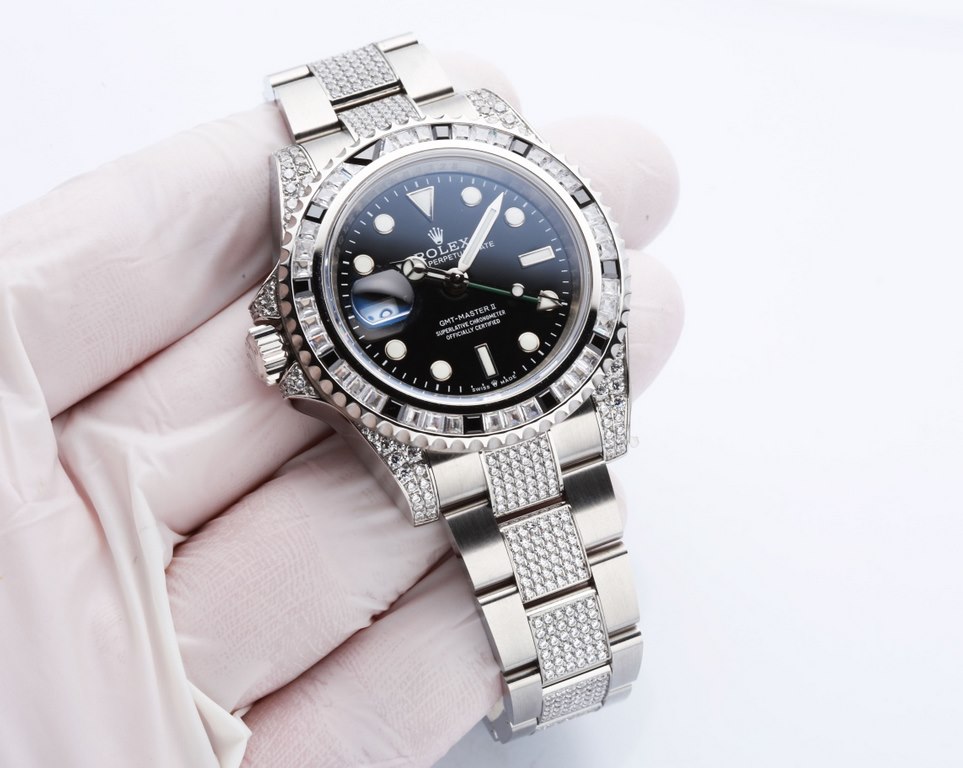 Limited edition original left handle head back with diamonds [Rolex   replica watches] Greenwich type series M126720VTNR back with diamonds version. The official website has no information, and only provides a small numb