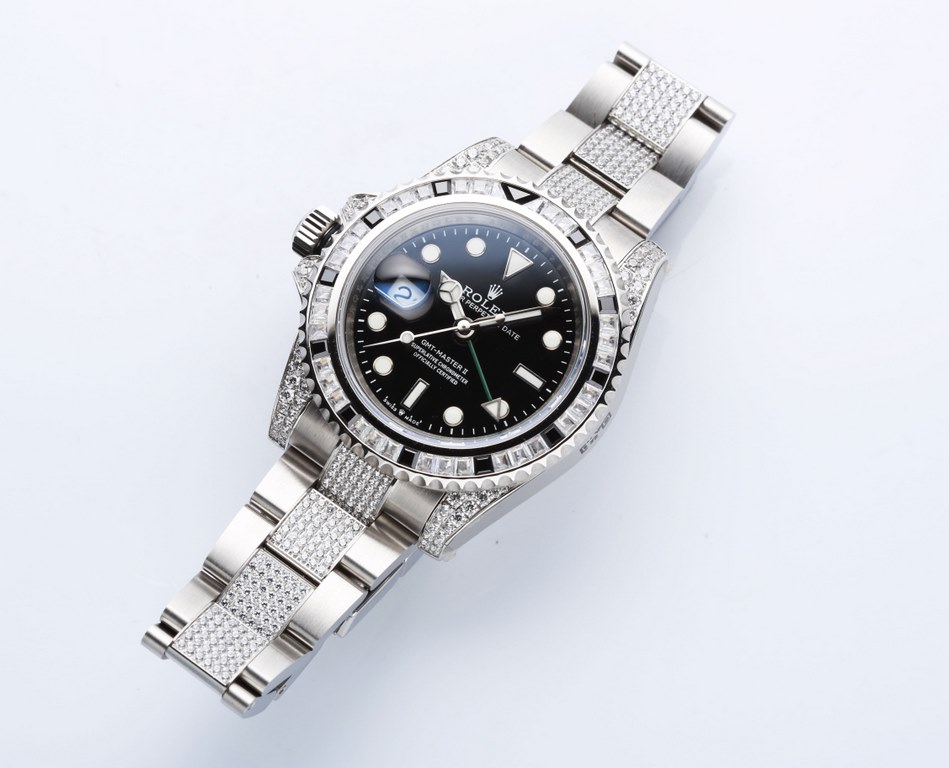 Limited edition original left handle head back with diamonds [Rolex   replica watches] Greenwich type series M126720VTNR back with diamonds version. The official website has no information, and only provides a small numb