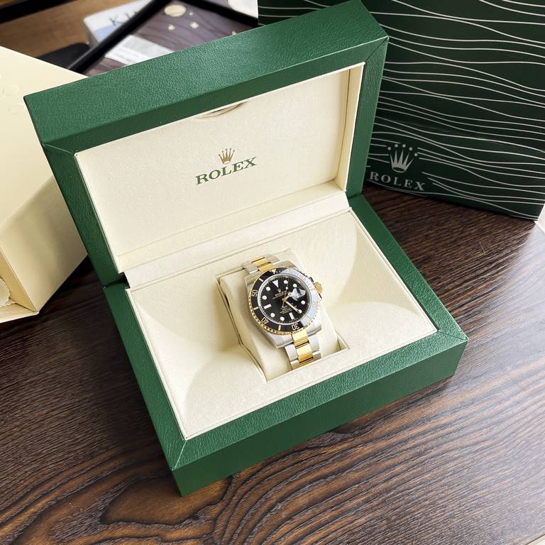 Top of the line gold clad model! Rolex Submariner series is a model of classic watches, this watch gold noble and bright and stainless steel solid and matchless in one, King Kong combination makes the watch more atmosphe