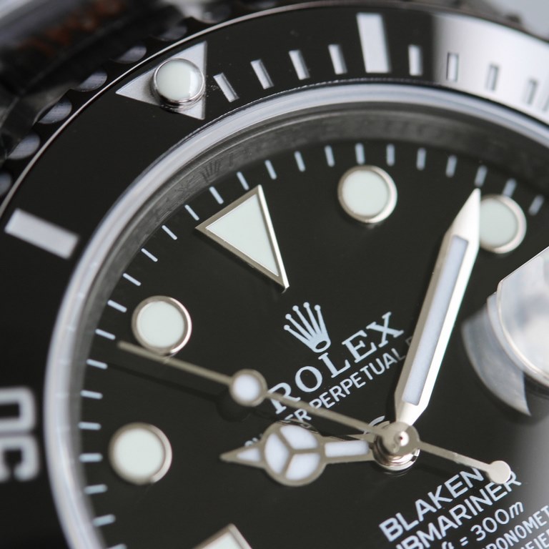 The new Rolex Aqua Ghost BLAKEN official same obsidian black version, size 40mm, equipped with Seagull 2824, high degree and stable timekeeping. The case is made of imported 904L steel, and Physical Vapor Deposition (phy