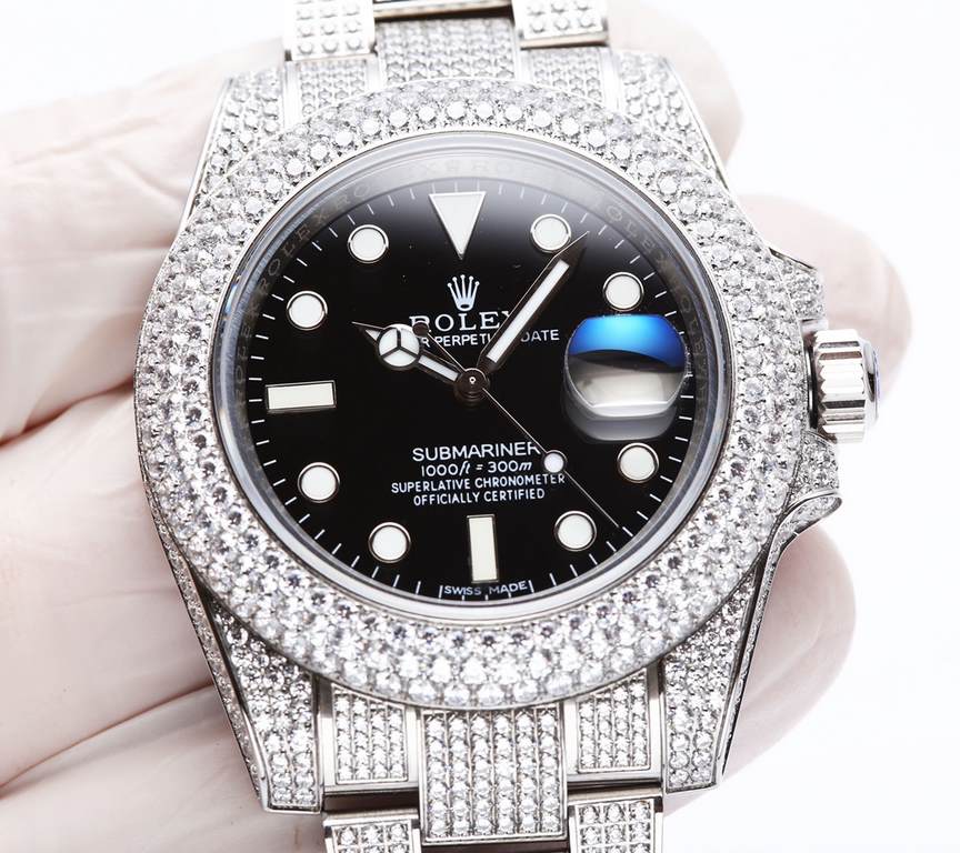 First time arrival, player poison, perfect restoration of the most expensive Rolex Full Sky watch ever made, the Submariner Pavé Diamond Special! The bezel, case, bracelet, and clasp are all densely set with the finest S