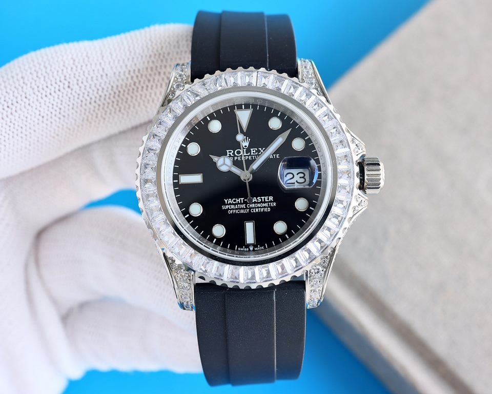 The Rolex Rolex Global Limited Edition Jeweled Yacht Masterpiece pushes the boundaries aesthetically, and you can combine your love of jewelry and Swiss watches in this watch. The bezel, case and buckle are set with Swar