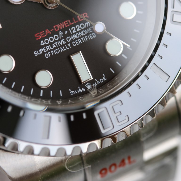 Rolex SEA-DWELLER Ghost King [Black Diamond] 43mm single red copy of the essence of the parallel generation version of the Ghost King SEA case in steel to reach the same with the genuine, the original process of ceramic 