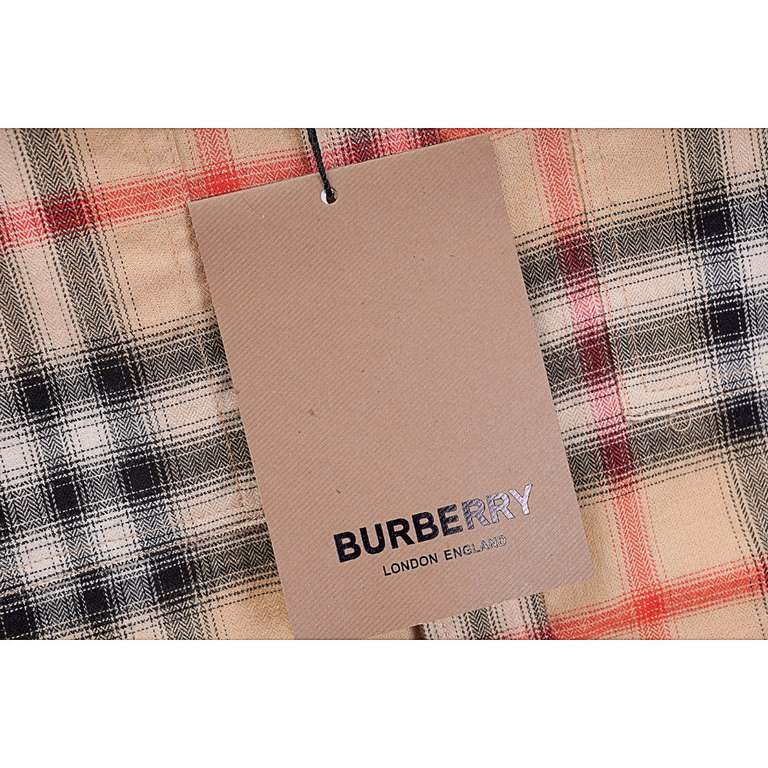 BurberryBurberry Check Embroidered Letter Long Sleeve ShirtSize：XS S M LBBR's most iconic classic striped shirt is a bestseller at the counter. The fabric is made of double stranded 80 woven twill fabric, checkered count