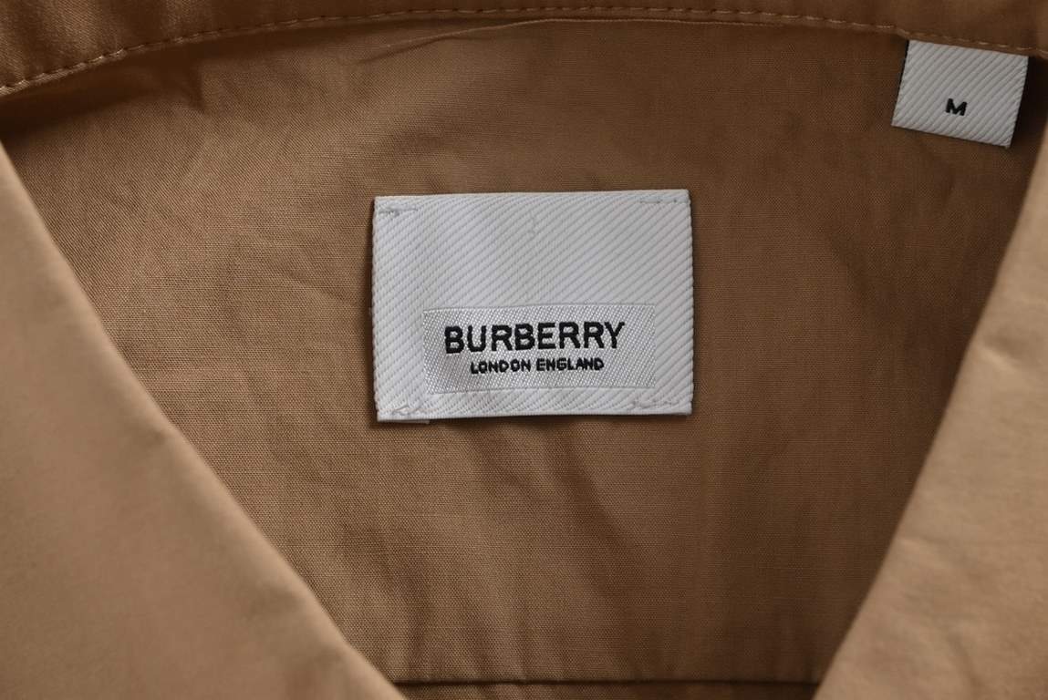 BurberryBurberry 23ss warhorse patch shirtThe original domestic 8400 purchased, the use of Korean shirt fabrics, compared to the market fabrics, to achieve the original version of the consistent high density, soft and st