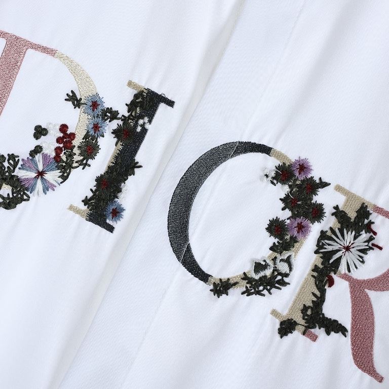 DIOR  Dior gradient floral embroidery shirt long sleeveThe front pattern uses imported embroidery thread, by 100,000 needle embroidery process to make Di pattern base, on the basis of embroidery combined with disperse dy