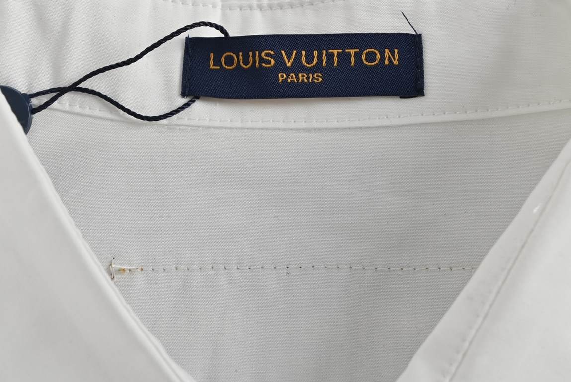 Louis VuittonLouis VuittonLouis Vuitton Metallic Labeled Hand Held Tree ShirtThe fabric is made of Australia imported 180g day yarn fixed weave high-density, 40s poplin cotton plain fabric fabric to do liquid ammonia ant