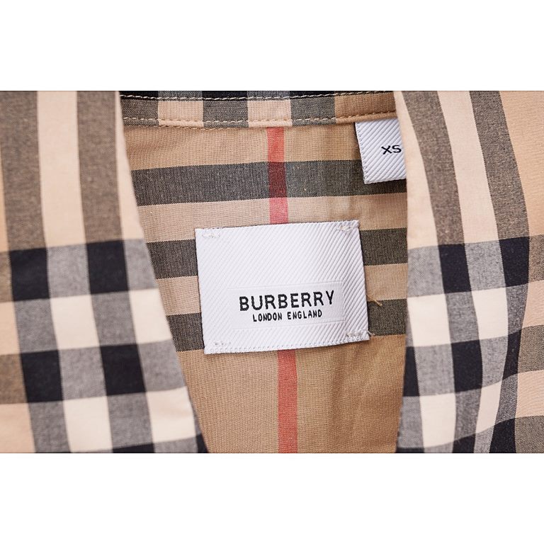 BurberryBurberry Unicorn Embroidered Logo Long Sleeve ShirtSize：XS S M LThe fabric is made of double stranded 80 count woven small twill fabric, checkered counterpoint, yarn fixed weaving and dyeing, side webbing customi