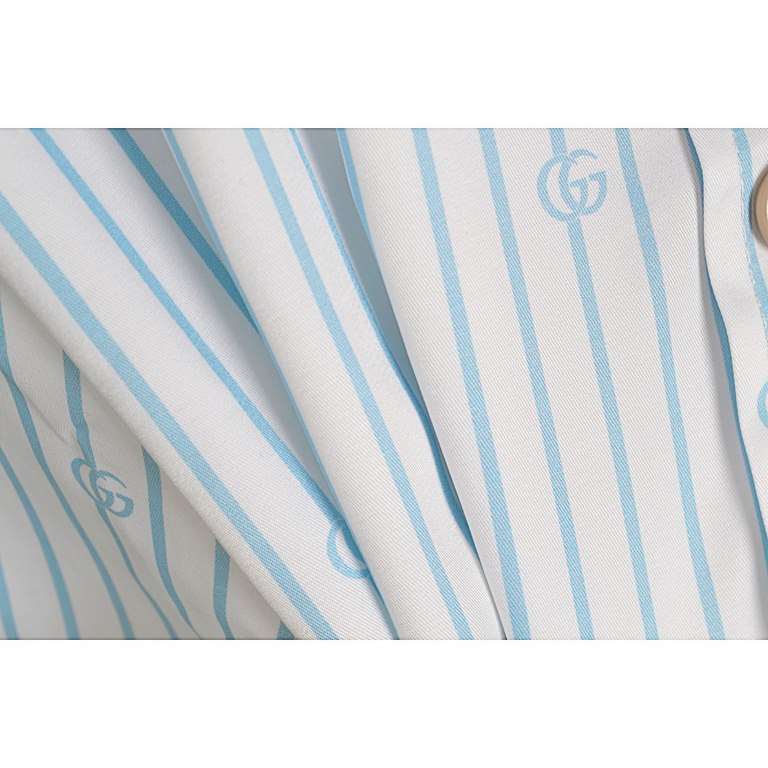 GucciGucci 22ss Printed Blue Striped ShirtSize：XS S M LCustom logo deep sea shell buttons, heavy duty embroidery crafted fabric, light blue, white and light blue GG stripe cut silk cotton from multiple collections, new f