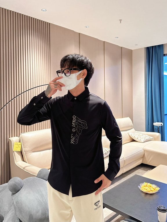 Versace high-end quality! Original three standard! 2023 early fall newest products, counter synchronization is available, the original single hard goods, fashion casual long-sleeved shirt, comfortable on the body! Eye-ca