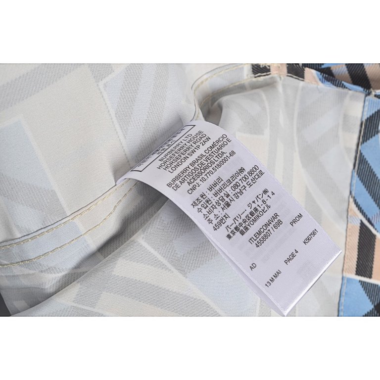 BurberryBurberry 22SS Printed Shirt Short SleeveSize：S M LWhite embryo base cloth first buy their own yarn weaving take to do embryo digital direct spraying, base cloth khaki and letter color are digital direct spraying 