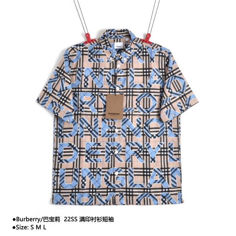 BurberryBurberry 22SS Printed Shirt Short SleeveSize：S M LWhite embryo base cloth first buy their own yarn weaving take to do embryo digital direct spraying, base cloth khaki and letter color are digital direct spraying 