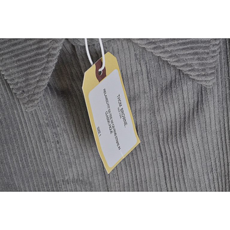 Thom BrowneTom Browne TB 21FW Corduroy ShirtSize：1 2 3 4Custom weaving and dyeing 8 tile 48 x 148 non-stretch corduroy material, environmentally friendly washing, cold air shrinkage shaping, fabric cycle of 40 days, slee