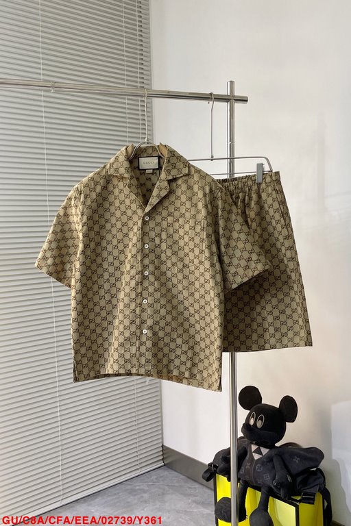 GU  GUCC 2023 fw early fall new double G jacquard short-sleeved shirt shorts suit, customized classic curry jacquard fabric, button closure placket, front chest patch pockets, full of classic double g interlocking logo ,