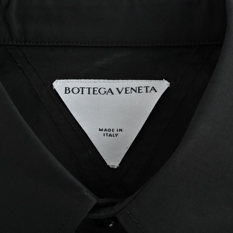 BOTTEGA VENETABV 23ss Side Woven Short Sleeve ShirtThe fabrics are woven and dyed to order, starting at 3000 meters per color, and are exclusive! Side seam process requires special machines, also makes the production thr