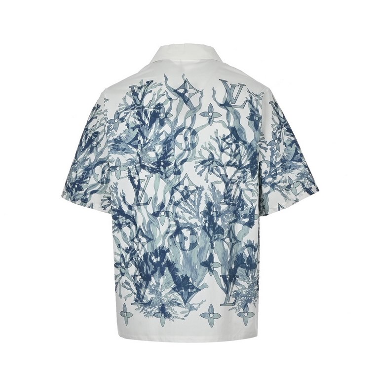 Louis VuittonLouis Vuitton 23ss Coral Seaweed Print Short Sleeve ShirtThis fresh short-sleeve shirt features the collection's MonogramAquagarden pattern, whose coral and seaweed leaves and aqua hues are complemented by e