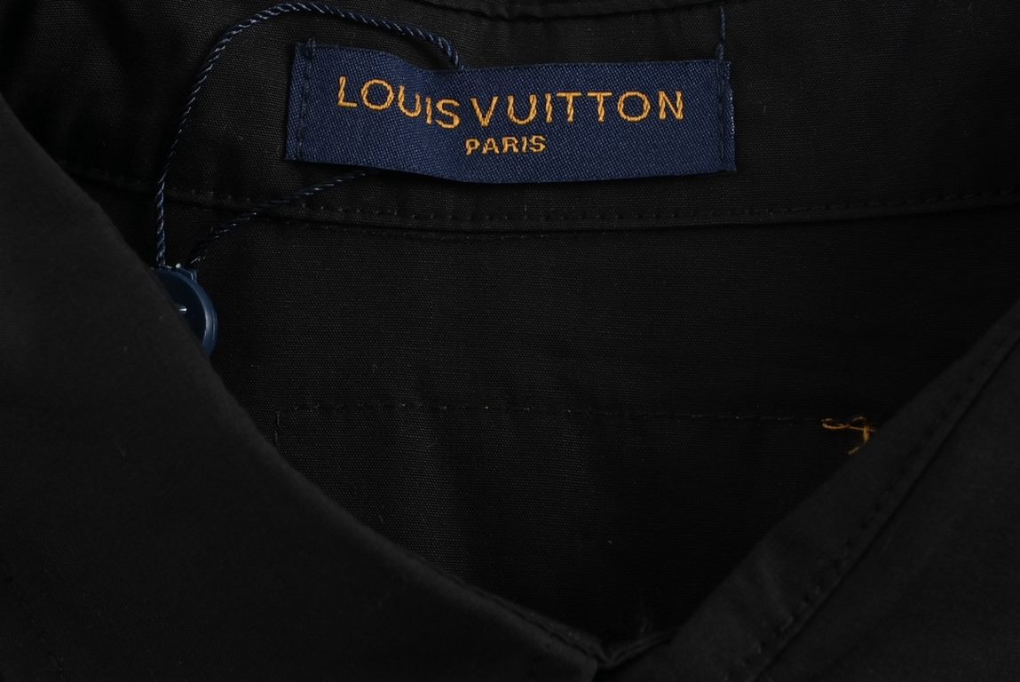 Louis VuittonLouis VuittonLouis Vuitton Metallic Labeled Hand Held Tree ShirtThe fabric is made of Australia imported 180g day yarn fixed weave high-density, 40s poplin cotton plain fabric fabric to do liquid ammonia ant