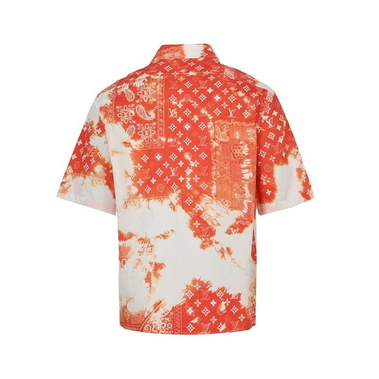 Louis Vuitton 22ss Cashew Flower Short Sleeve ShirtThis short-sleeved shirt features the season's Monogram silk scarf print across the entire width, with an eye-catching tie-dye effect. The double-pointed collar makes a 