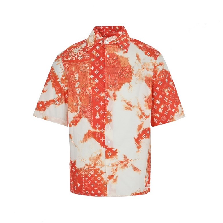 Louis Vuitton 22ss Cashew Flower Short Sleeve ShirtThis short-sleeved shirt features the season's Monogram silk scarf print across the entire width, with an eye-catching tie-dye effect. The double-pointed collar makes a 