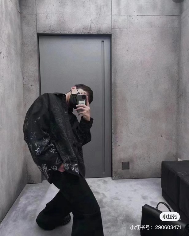 BalenciagaBalenciaga BLCG23ss Graffiti Long Sleeve Shirt , Top Photo Gallery