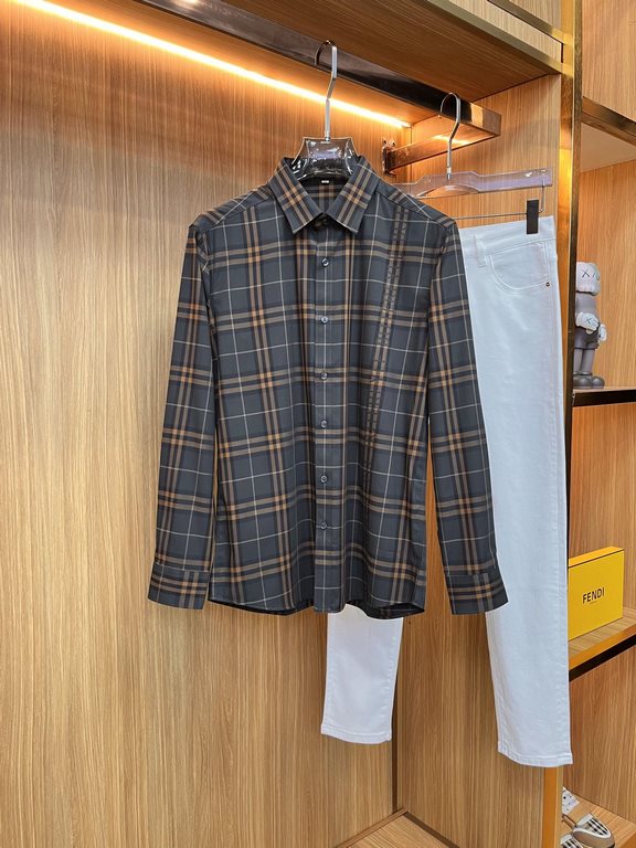 (High version) Burberry casual plaid shirtHas always been an essential item this season A good shirt highlights more than just temperament, counter models Details do unique Burberry shirt is very concerned about the qual