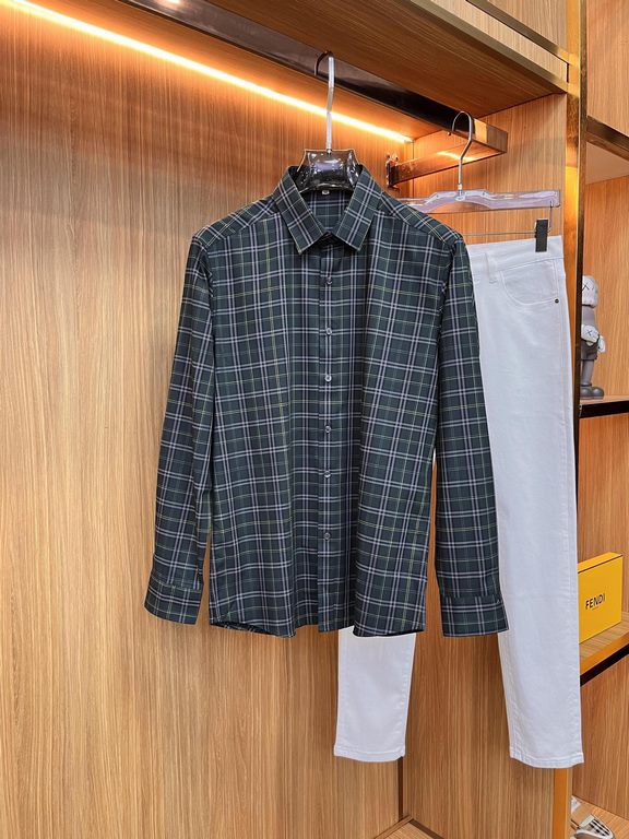 (High version) Burberry casual plaid shirtHas always been an essential item this season A good shirt highlights more than just temperament, counter models Details do unique Burberry shirt is very concerned about the qual