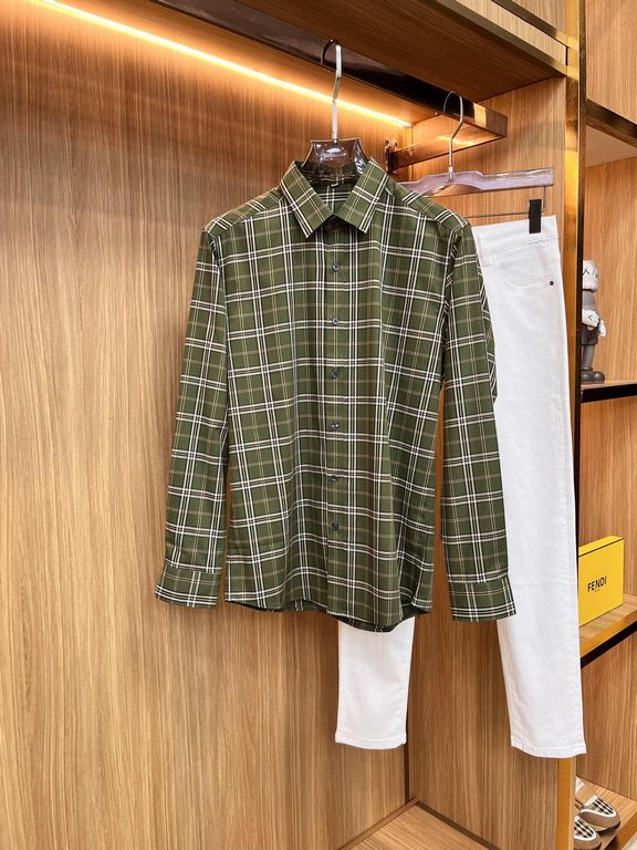 (High version) Burberry casual plaid shirtHas always been an essential item this season A good shirt highlights more than just temperament, counter models Details do unique Burberry shirt is very concerned about the qual