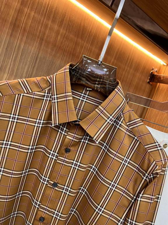 (High version) Burberry casual plaid shirtHas always been an essential item this season A good shirt highlights more than just temperament, counter models Details do unique Burberry shirt is very concerned about the qual