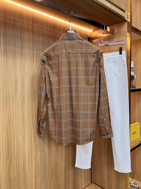 (High version) Burberry casual plaid shirtHas always been an essential item this season A good shirt highlights more than just temperament, counter models Details do unique Burberry shirt is very concerned about the qual