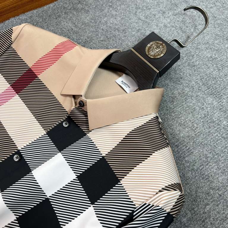 Burberry  Burberry fall and winter new three complete men's non-marking business casual shirt fabric on the body of excellent comfort good goods do not need to introduce too much Look at the details Counter code M-4XL 17