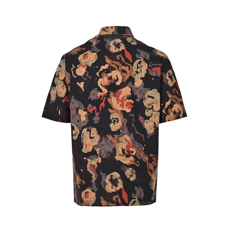 DiorDior 23ss Floral Floral Suit Short Sleeve ShirtCrafted from custom 11 black cotton bubble yarn, this comfortable silhouette is trimmed with a straight hem and can be worn with the matching shorts, featuring a conceal