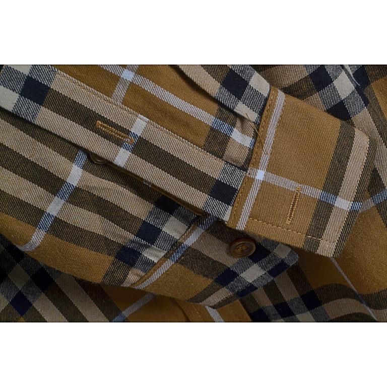 BurberryBurberry Classic Element Flannel Long Sleeve ShirtSize：S M LBBR brand's most representative of the classic striped shirt, the fabric is made of soft facecloth fabric, plaid counterpoint, yarn fixed weaving and dy