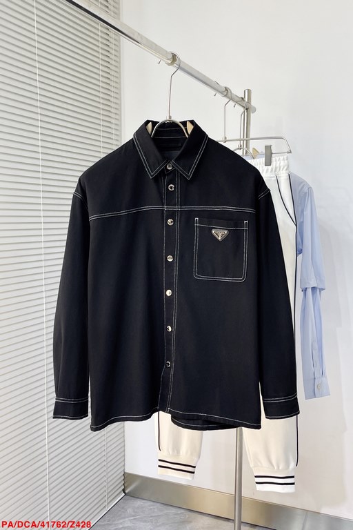 Single top Z428 PA  PRADA    2023 Early Fall New Washed Triangle Labeled Denim Shirt Jacket, casual retro and handsome a denim jacket, partial loose design, cool valiant feeling at a glance to love!!!!On the body is very