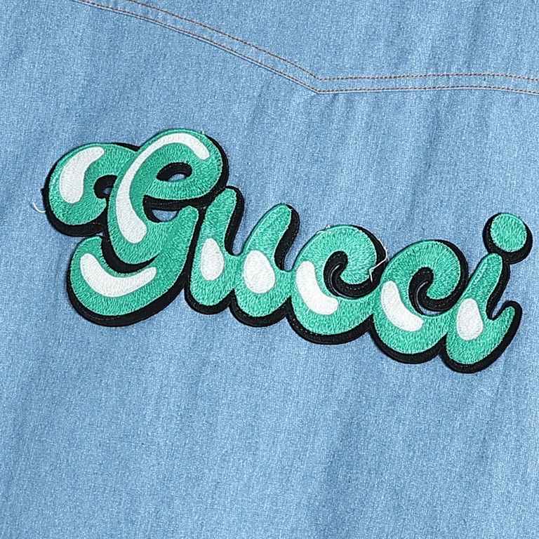 Gucci Gucci Back Green Graffiti Denim Short Sleeve ShirtOriginal denim cotton fabric, back three-dimensional patch embroidery, electroplated logo buttons, distinctive chic proposition, very labeled, senior leather brand 