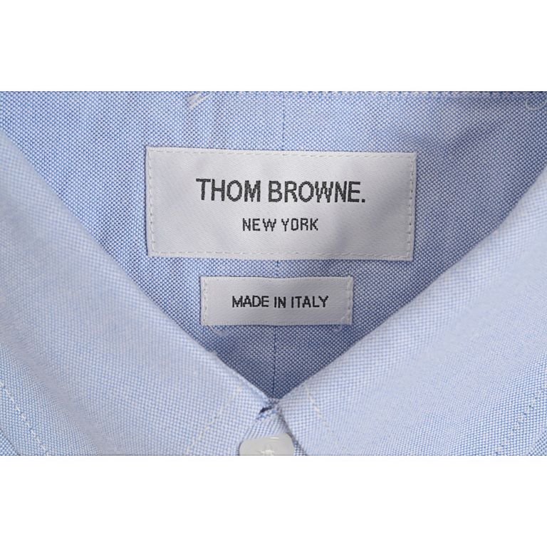 Thom BrowneTom Browne TB Patch Long Sleeve ShirtSize：1 2 3 4Imported Oxford spinning fabric, heavy duty craftsmanship, absolutely kill all the workmanship in the market. Details are completely resistant to beating, the e