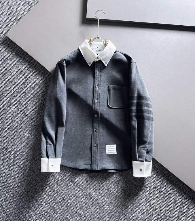 AutumnWinter 2023  Thm Brwne Clashing Stripe Long Sleeve ShirtThe new color scheme creates a distinctive look with meticulous attention to detail. The new hobbit cut is casual. Less formal and more casual.The high qualit