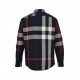 BurberryBurberry Classic Large Plaid ShirtCustomized original consistent 20 count combed cotton single yarn, yarn all custom dyed, finalized weave.Whether it is the size of the plaid line thickness are up to the level of