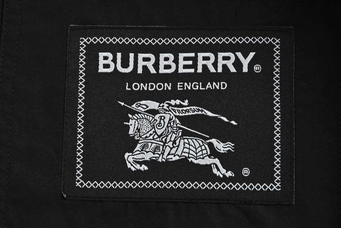 BurberryBurberry 23ss warhorse patch shirtThe original domestic 8400 purchased, the use of Korean shirt fabrics, compared to the market fabrics, to achieve the original version of the consistent high density, soft and st