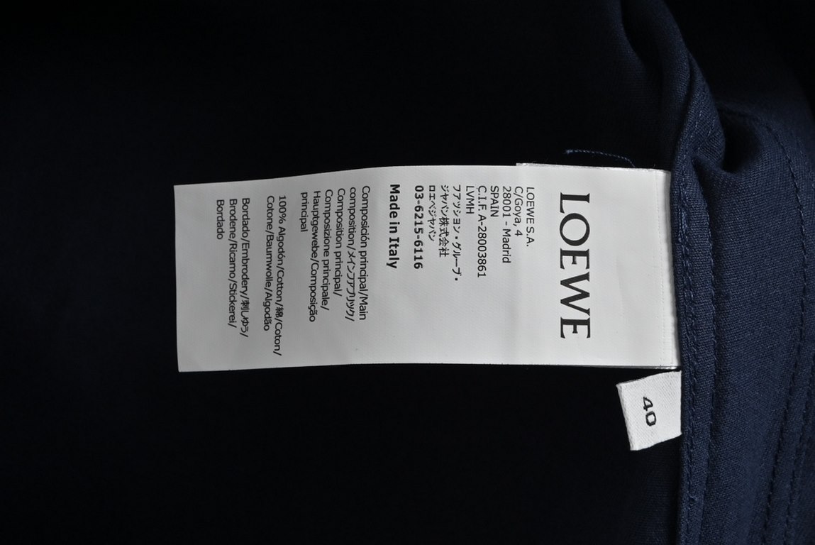 LoeweLoewe 23ss Irregular Solid Color ShirtCustomized original 11 fabric, placket, cuffs, collar with overlock stitching process, all cut pieces need piece of ironing, hem asymmetric tailoring design, hidden button front