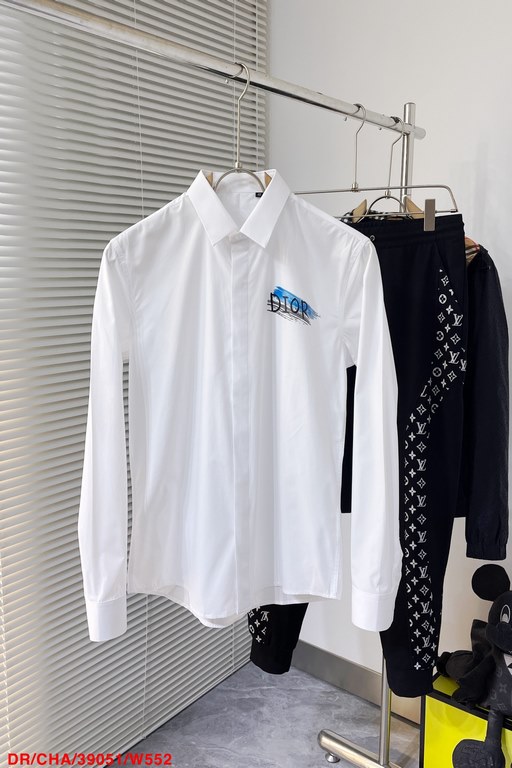 W552 DR  Dio shirt Haute Couture The world's largest haute couture fashion holding brand, this kris van assche design black cart fashion series, men's evening wear and street and sportswear from the rebellious inspiratio