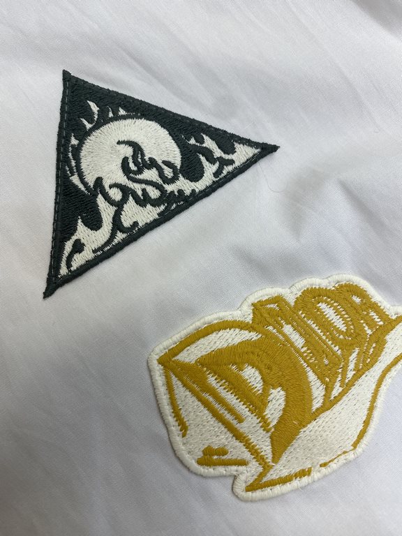 To say that you can pinpoint the seasons of the single product shirt is certainly NO.1! This issue of cd embroidery series is its soul configuration!This yb color is a very gentle beige before and after the big prints su