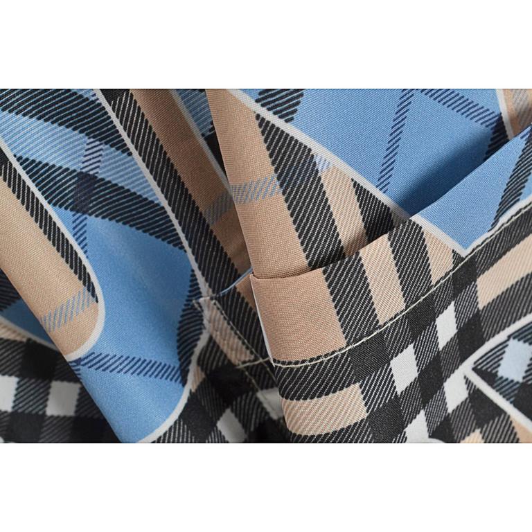 BurberryBurberry 22SS Printed Shirt Short SleeveSize：S M LWhite embryo base cloth first buy their own yarn weaving take to do embryo digital direct spraying, base cloth khaki and letter color are digital direct spraying 