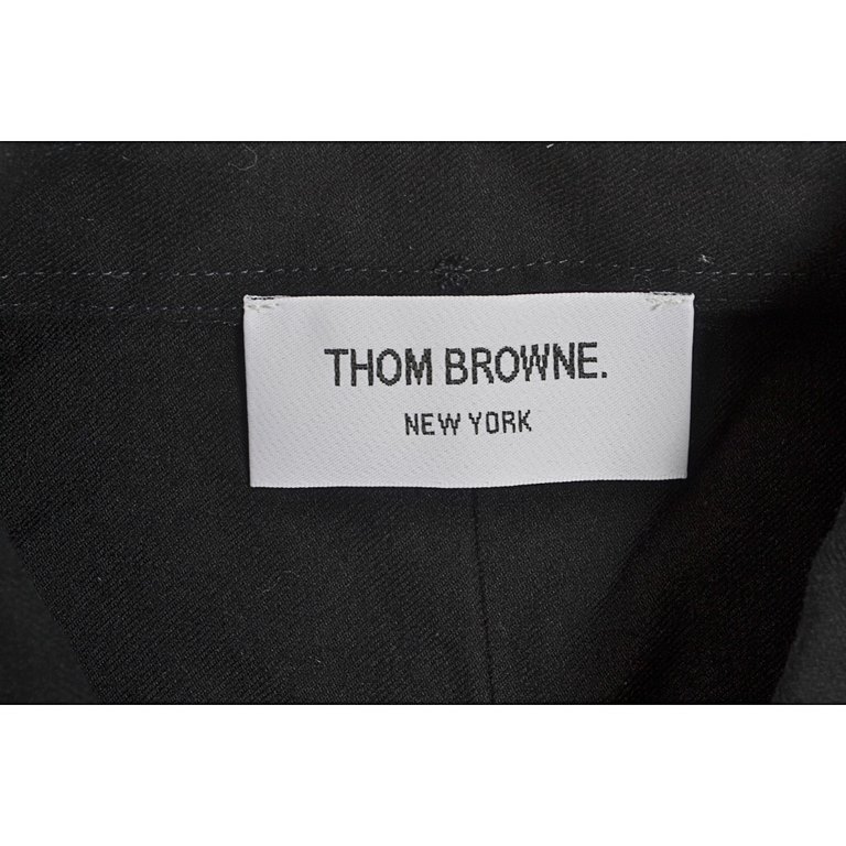 THOM BROWNETom Brown TB FW22 Flannel Brushed ShirtSize：1 2 3 4 5High-density facecloth fabric, brushed process treatment, delicate feel, 100% reproduction. Classic four bars on the sleeve, cut from the original fabric co