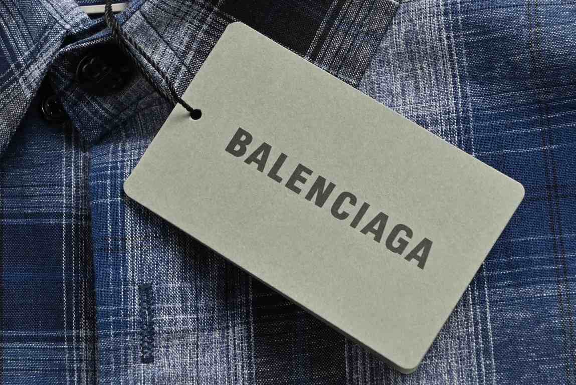 BalenciagaBalenciaga 23Fw Washed Willow Studded Plaid ShirtThe fabric is made of old washed vintage plaid stiff fabric Open mold custom engraved Logo buttons Hardware custom logo, fabric custom weaving and dyeing, each c