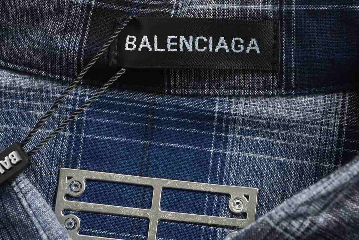 BalenciagaBalenciaga 23Fw Washed Willow Studded Plaid ShirtThe fabric is made of old washed vintage plaid stiff fabric Open mold custom engraved Logo buttons Hardware custom logo, fabric custom weaving and dyeing, each c