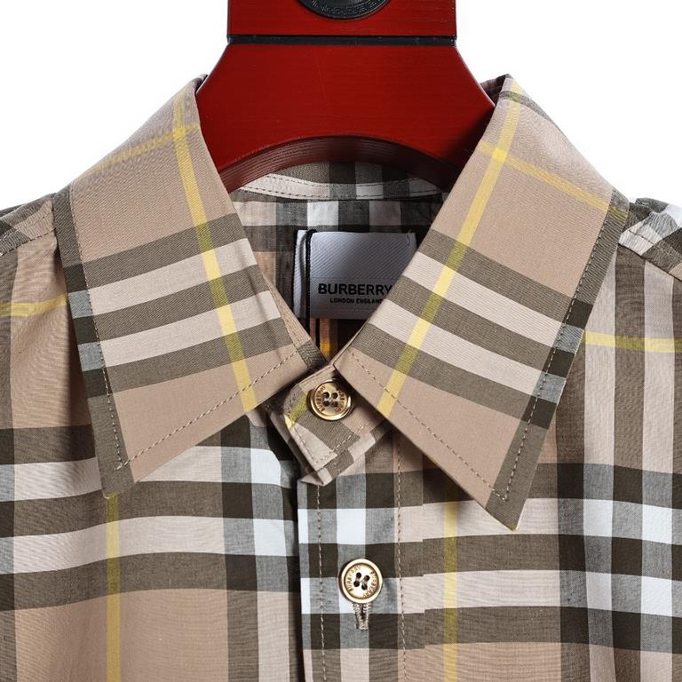 BurberryBurberry New Stripe Long Sleeve ShirtBBR brand's most representative striped elements shirt, counter sales of the first paragraph. The fabric is made of double stranded 80 woven twill fabric, checkered counterpoi